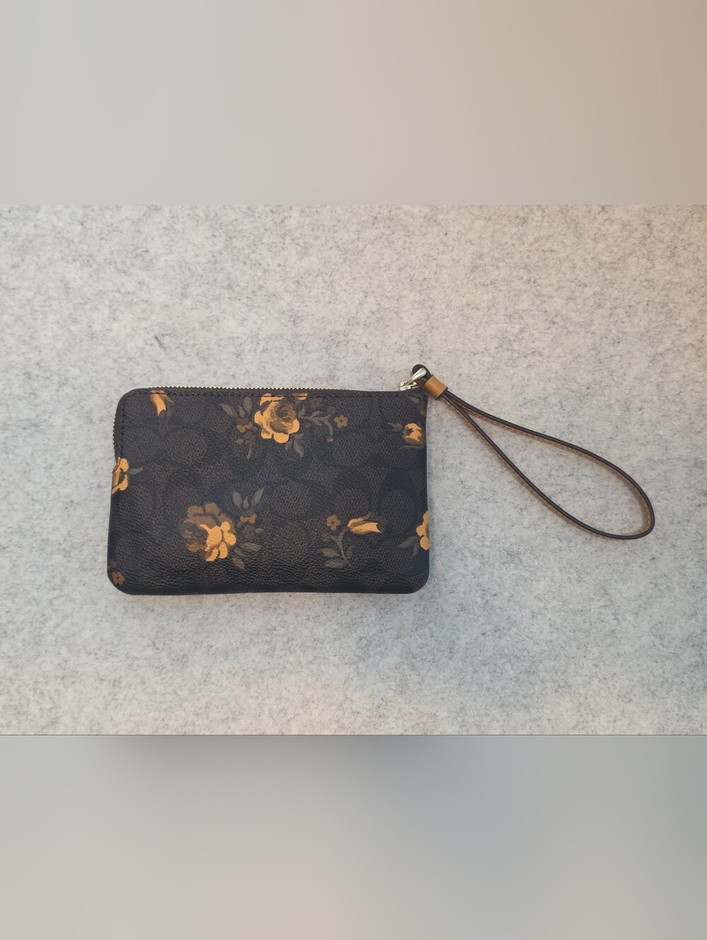 COACH Corner Zip Wristlet Signature Canvas Floral Print Brown Yellow Wallet - Picture 3 of 5